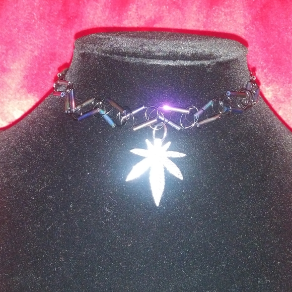 Marijuana leaf beaded tattoo choker necklace - Picture 2 of 5